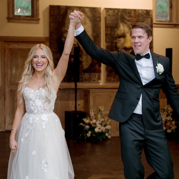 Mira Zwillinger Wedding Dress | Size 4 - Picture 4 of 11